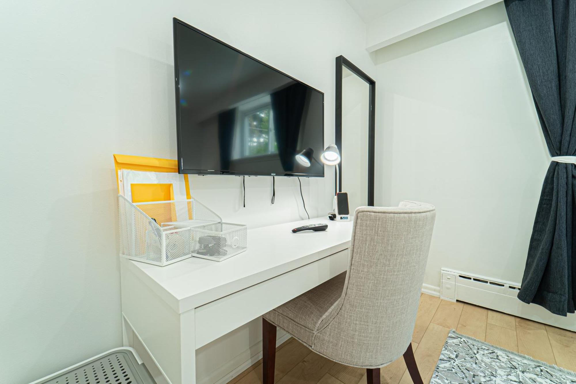 Quiet & Comfortable Double Private Room, Free Parking טורונטו מראה חיצוני תמונה
